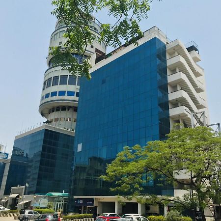 Om Tower A Revolving Hotel Džajpur Exteriér fotografie