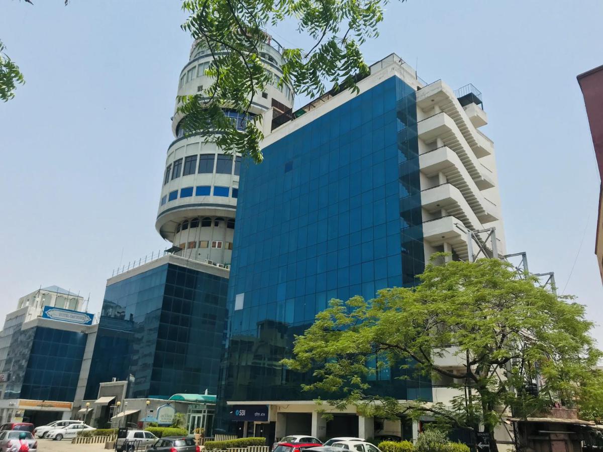 Om Tower A Revolving Hotel Džajpur Exteriér fotografie